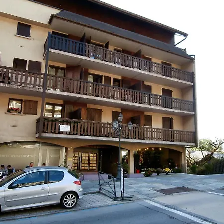 La Comtesse-8 *